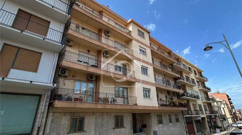 AMPIO APPARTAMENTO DA RISTRUTTURARE RIF. V372/25